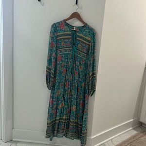 Spell dress size S.